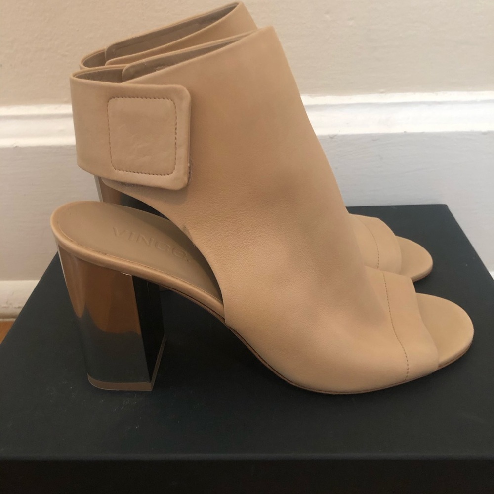 Vince. Heels size 7b - Picture 3 of 5
